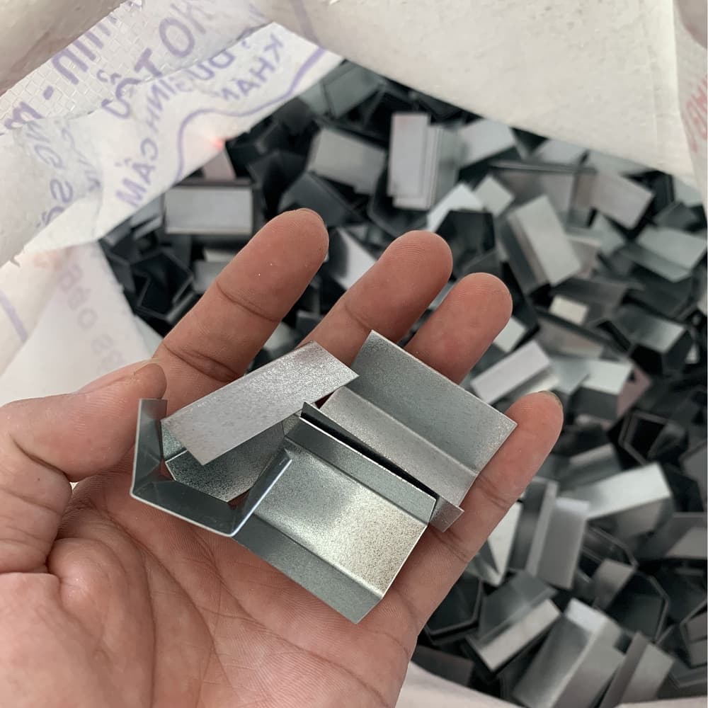 Khóa đai thép mặt trước